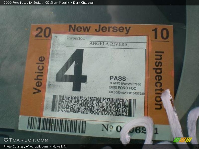 CD Silver Metallic / Dark Charcoal 2000 Ford Focus LX Sedan