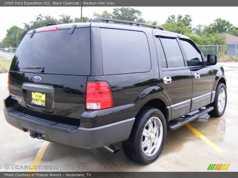 Black Clearcoat / Medium Flint Grey 2005 Ford Expedition XLS