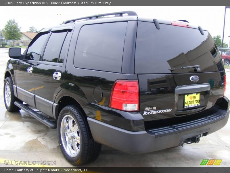 Black Clearcoat / Medium Flint Grey 2005 Ford Expedition XLS
