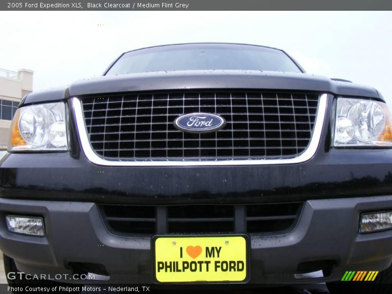 Black Clearcoat / Medium Flint Grey 2005 Ford Expedition XLS