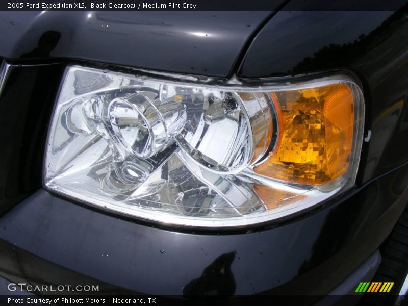 Black Clearcoat / Medium Flint Grey 2005 Ford Expedition XLS