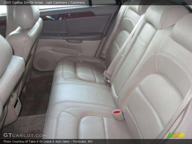 Light Cashmere / Cashmere 2005 Cadillac DeVille Sedan