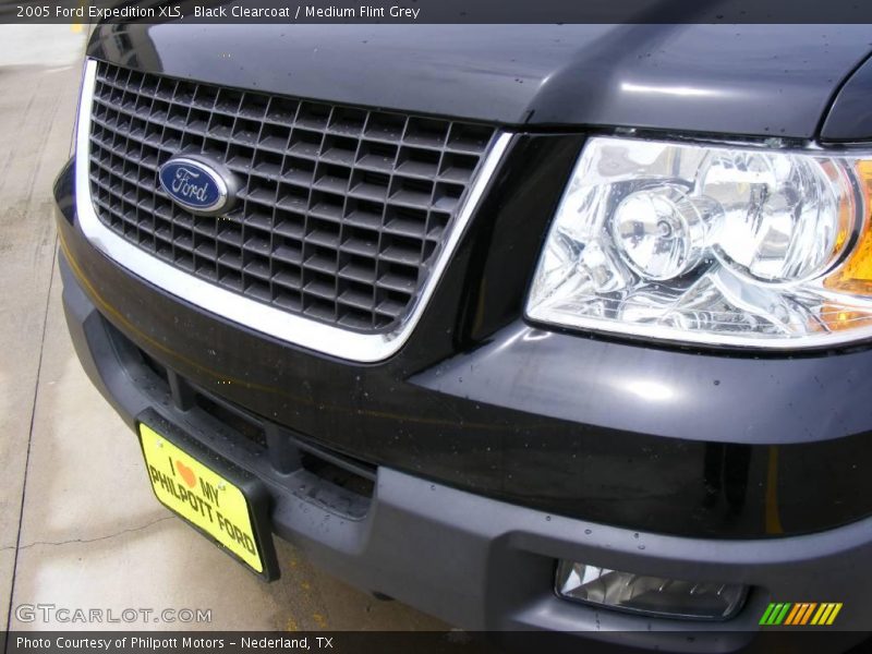 Black Clearcoat / Medium Flint Grey 2005 Ford Expedition XLS