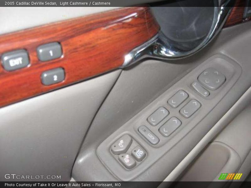 Light Cashmere / Cashmere 2005 Cadillac DeVille Sedan