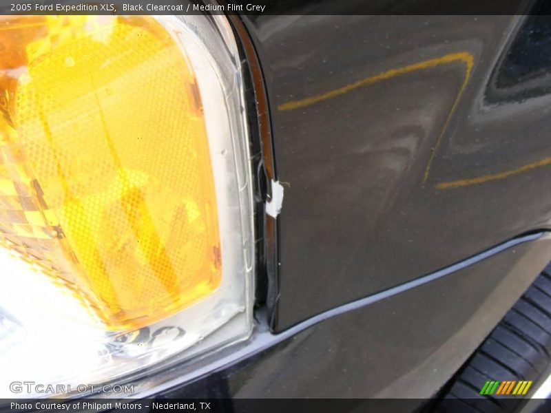 Black Clearcoat / Medium Flint Grey 2005 Ford Expedition XLS