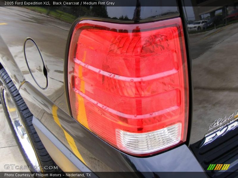 Black Clearcoat / Medium Flint Grey 2005 Ford Expedition XLS