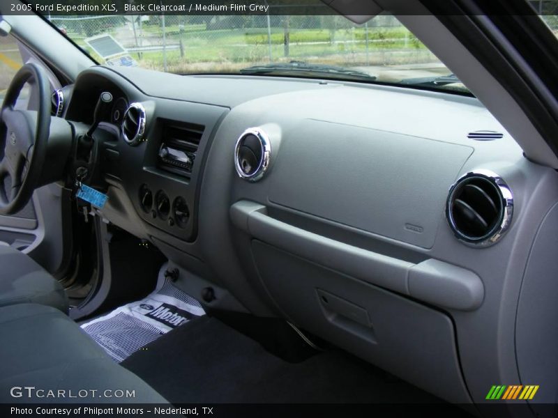 Black Clearcoat / Medium Flint Grey 2005 Ford Expedition XLS