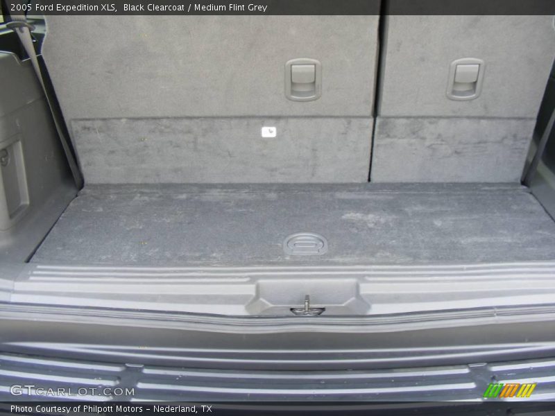 Black Clearcoat / Medium Flint Grey 2005 Ford Expedition XLS