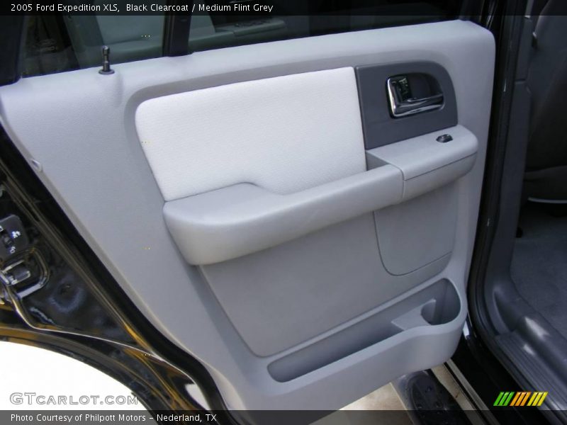 Black Clearcoat / Medium Flint Grey 2005 Ford Expedition XLS