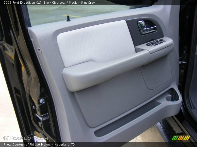 Black Clearcoat / Medium Flint Grey 2005 Ford Expedition XLS