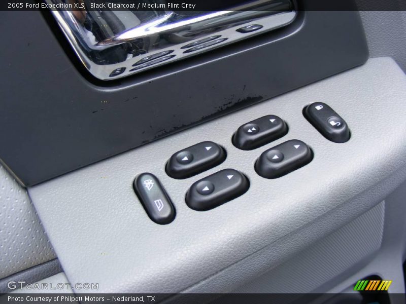 Black Clearcoat / Medium Flint Grey 2005 Ford Expedition XLS