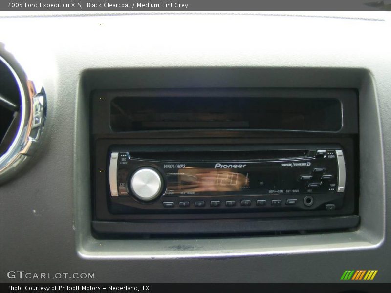 Black Clearcoat / Medium Flint Grey 2005 Ford Expedition XLS