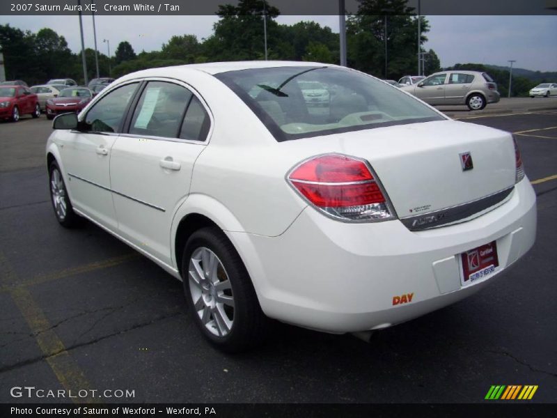 Cream White / Tan 2007 Saturn Aura XE