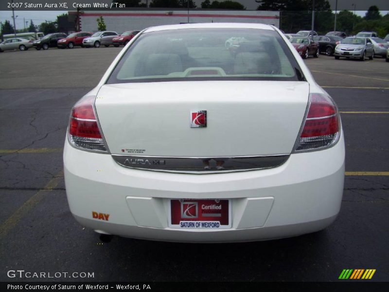 Cream White / Tan 2007 Saturn Aura XE