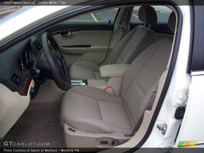 Cream White / Tan 2007 Saturn Aura XE