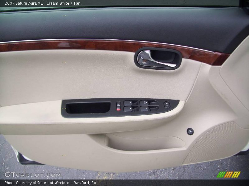 Cream White / Tan 2007 Saturn Aura XE