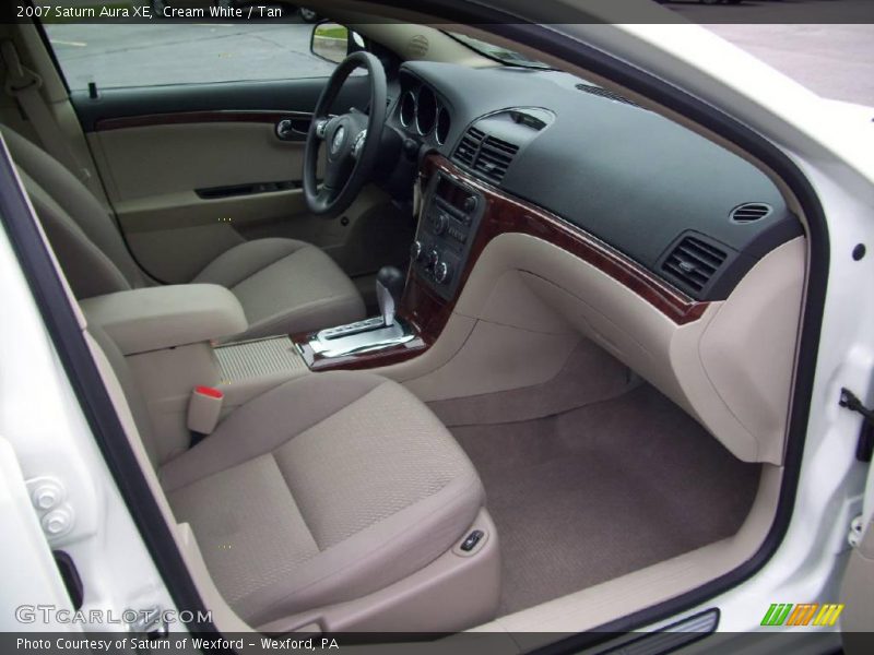 Cream White / Tan 2007 Saturn Aura XE