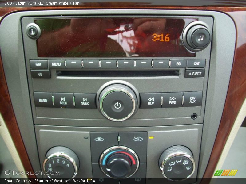 Cream White / Tan 2007 Saturn Aura XE