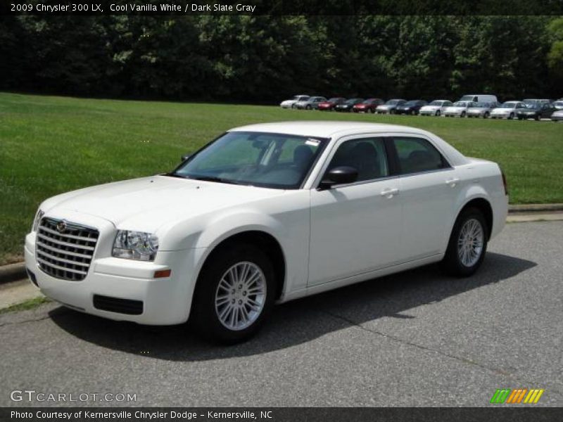 Cool Vanilla White / Dark Slate Gray 2009 Chrysler 300 LX