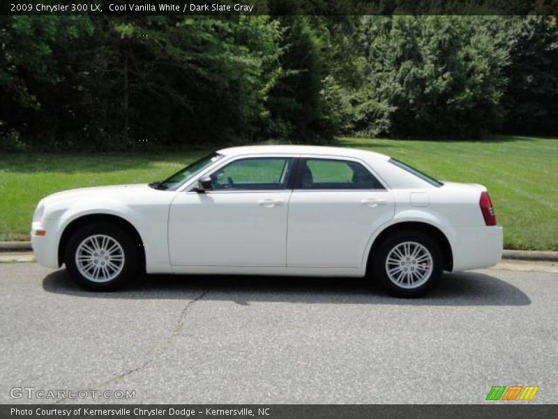 Cool Vanilla White / Dark Slate Gray 2009 Chrysler 300 LX