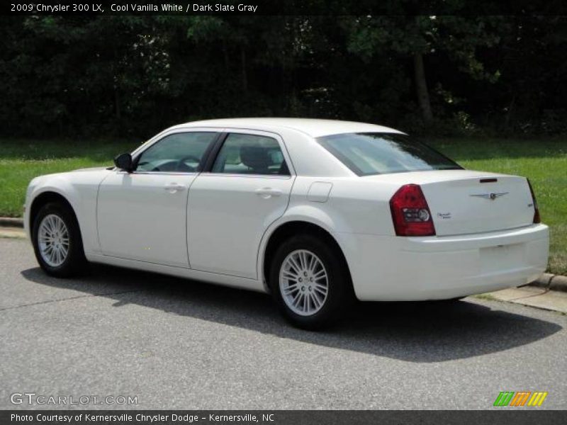 Cool Vanilla White / Dark Slate Gray 2009 Chrysler 300 LX