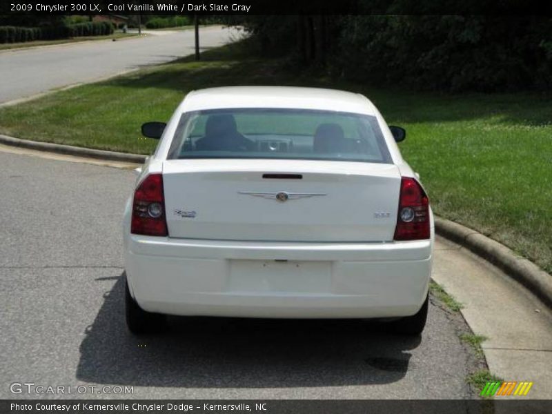 Cool Vanilla White / Dark Slate Gray 2009 Chrysler 300 LX