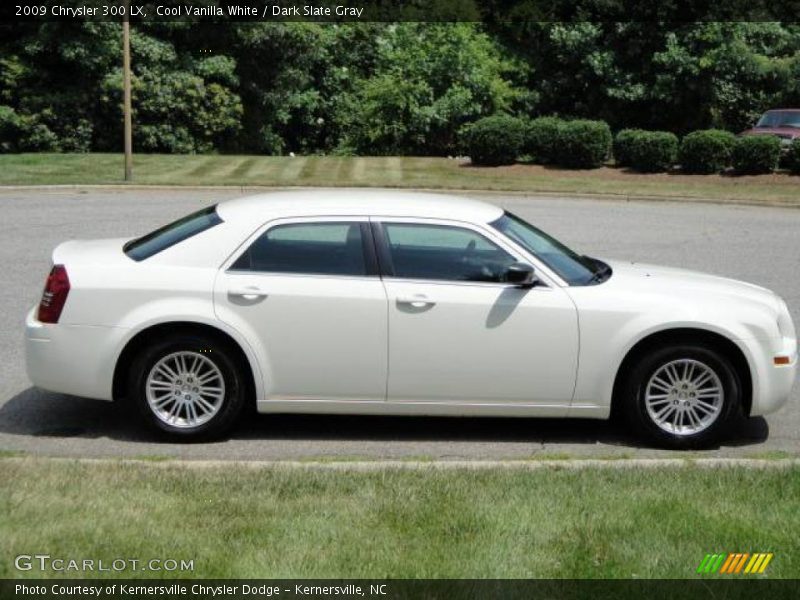 Cool Vanilla White / Dark Slate Gray 2009 Chrysler 300 LX