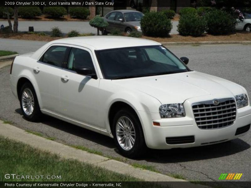 Cool Vanilla White / Dark Slate Gray 2009 Chrysler 300 LX