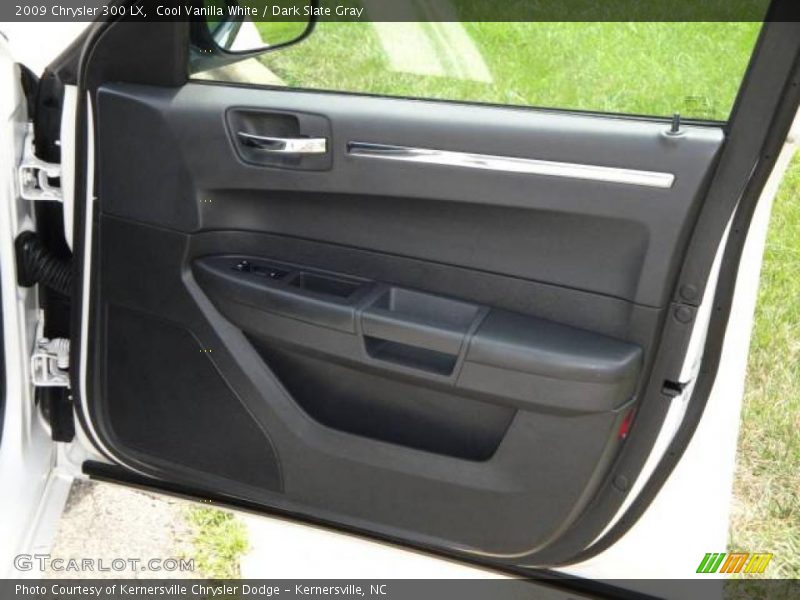 Cool Vanilla White / Dark Slate Gray 2009 Chrysler 300 LX
