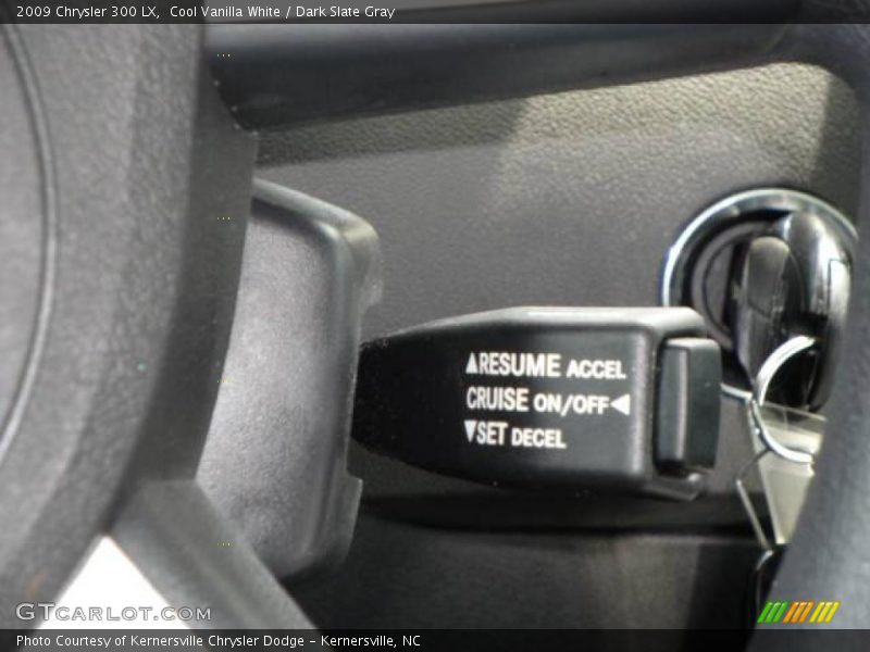 Cool Vanilla White / Dark Slate Gray 2009 Chrysler 300 LX