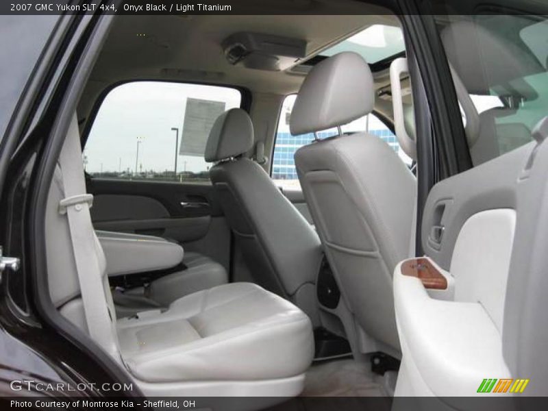 Onyx Black / Light Titanium 2007 GMC Yukon SLT 4x4