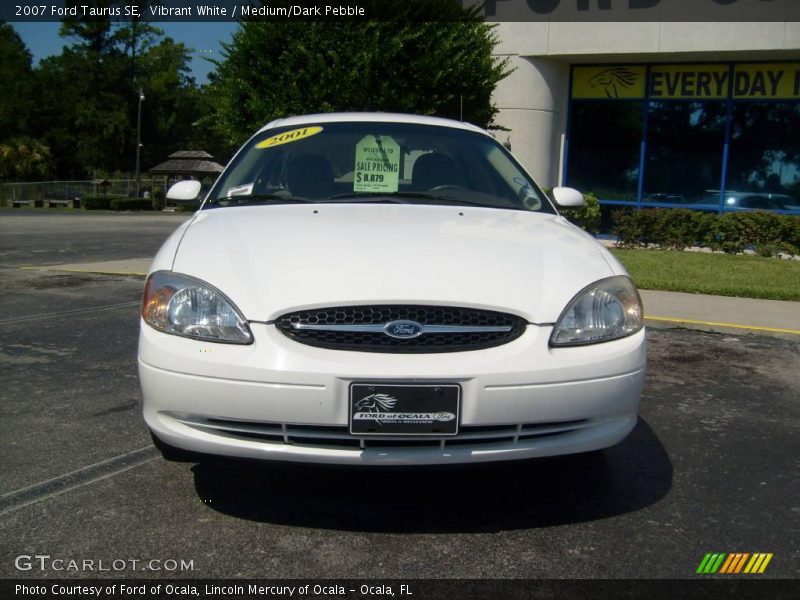 Vibrant White / Medium/Dark Pebble 2007 Ford Taurus SE