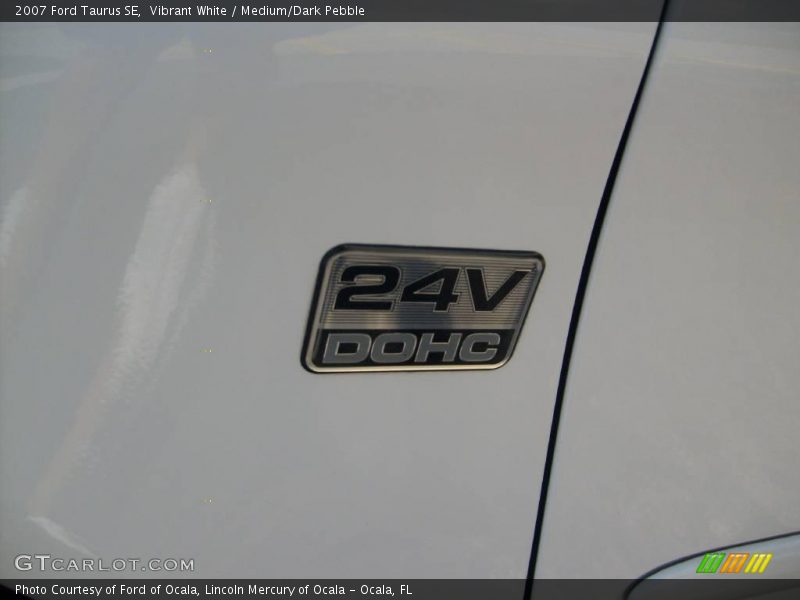 Vibrant White / Medium/Dark Pebble 2007 Ford Taurus SE