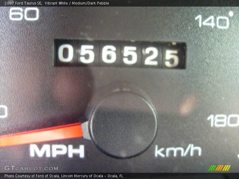 Vibrant White / Medium/Dark Pebble 2007 Ford Taurus SE