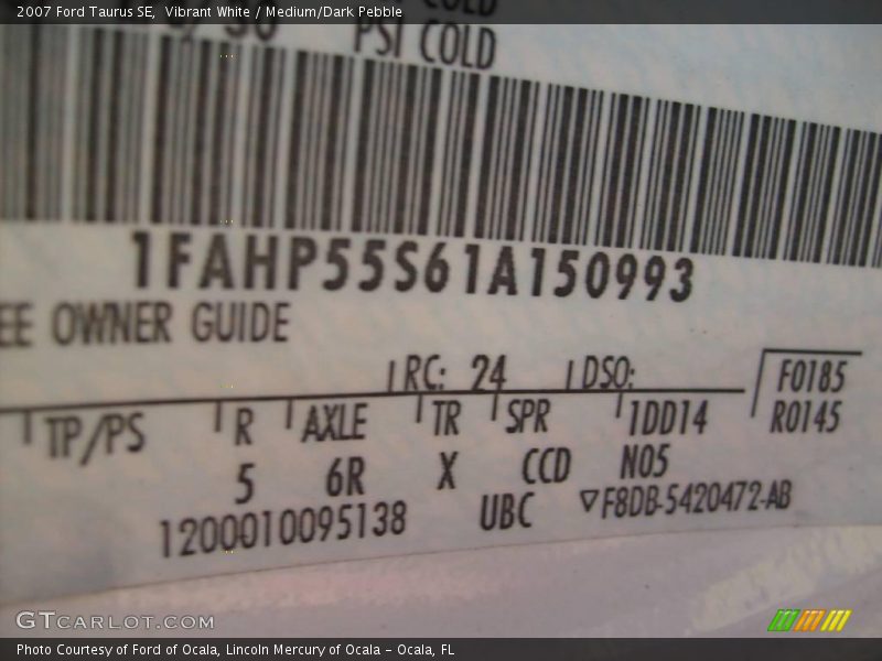 Vibrant White / Medium/Dark Pebble 2007 Ford Taurus SE