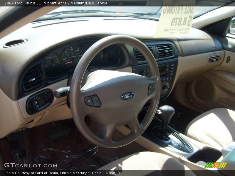 Vibrant White / Medium/Dark Pebble 2007 Ford Taurus SE