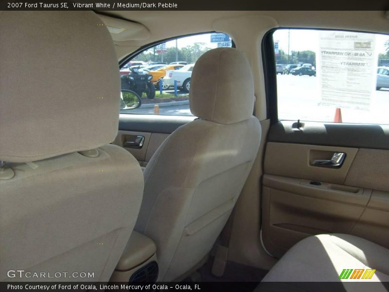 Vibrant White / Medium/Dark Pebble 2007 Ford Taurus SE