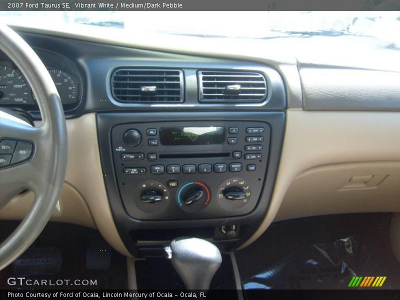 Vibrant White / Medium/Dark Pebble 2007 Ford Taurus SE