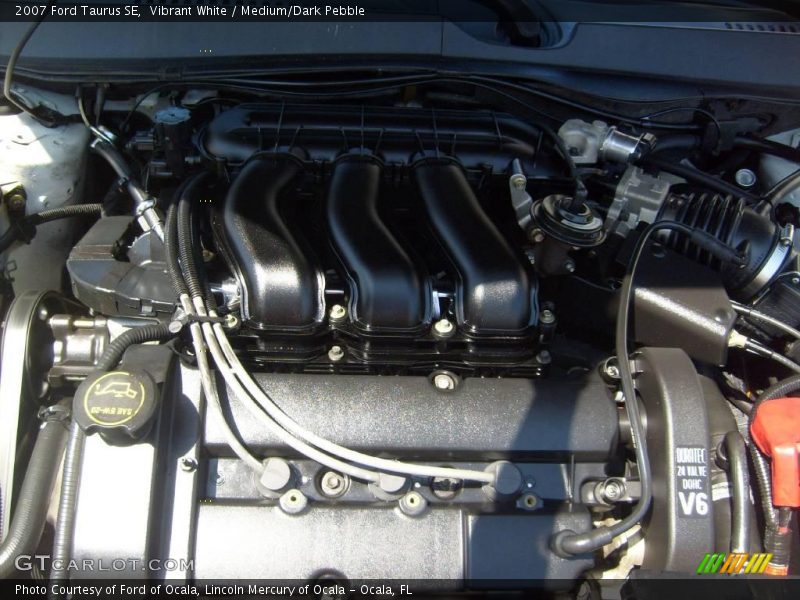 Vibrant White / Medium/Dark Pebble 2007 Ford Taurus SE