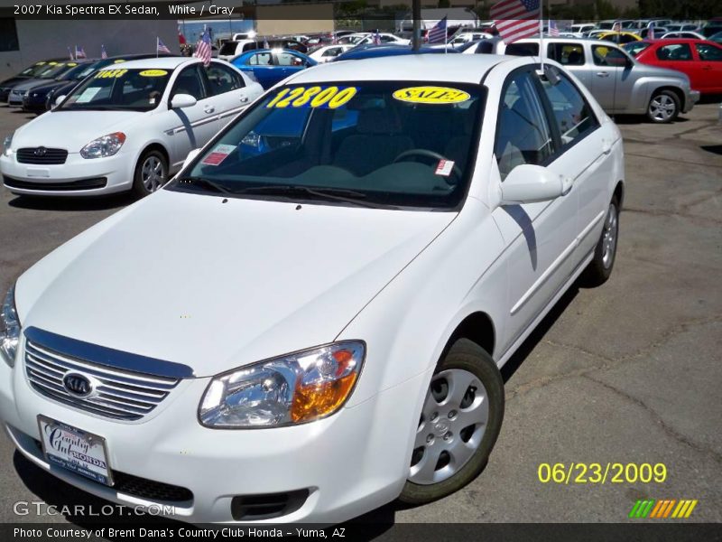White / Gray 2007 Kia Spectra EX Sedan