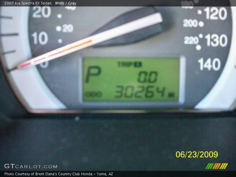White / Gray 2007 Kia Spectra EX Sedan