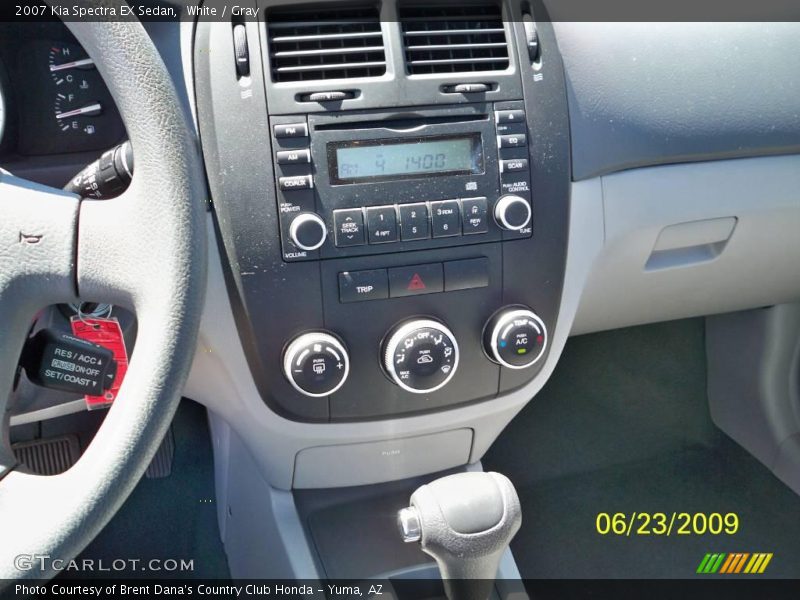 White / Gray 2007 Kia Spectra EX Sedan