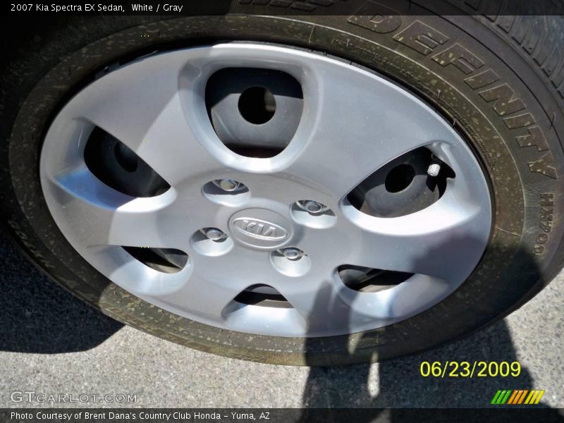 White / Gray 2007 Kia Spectra EX Sedan