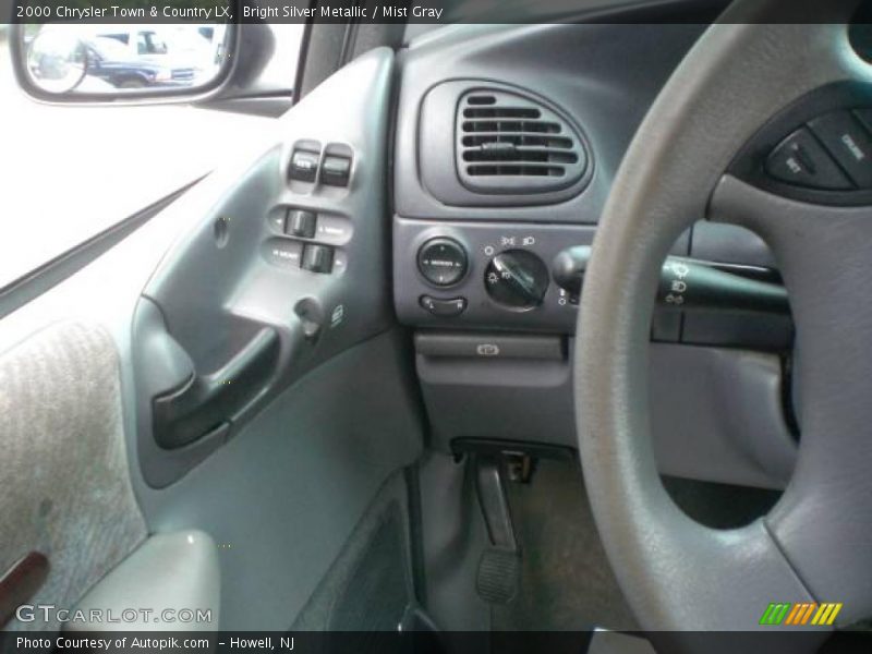 Bright Silver Metallic / Mist Gray 2000 Chrysler Town & Country LX