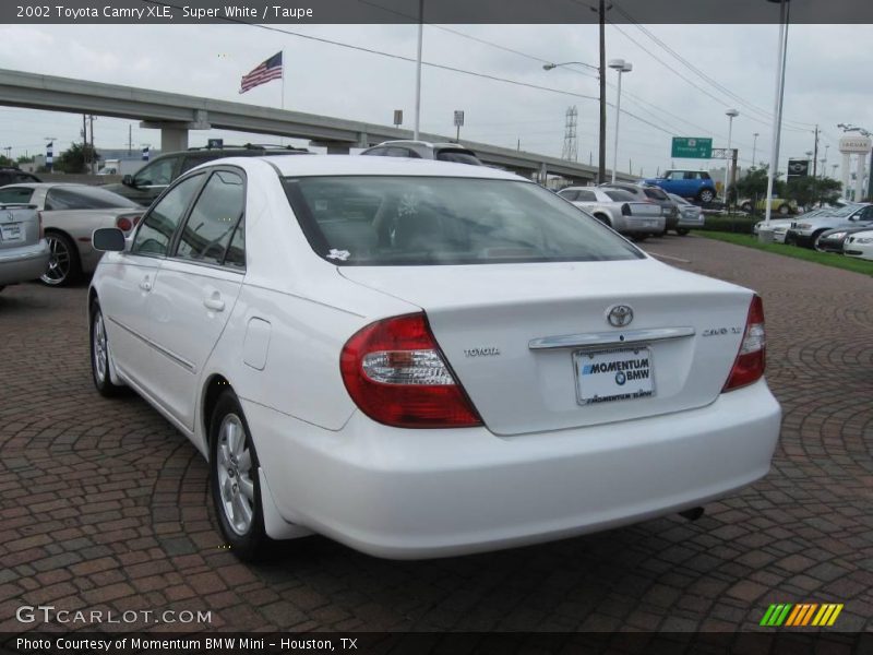 Super White / Taupe 2002 Toyota Camry XLE