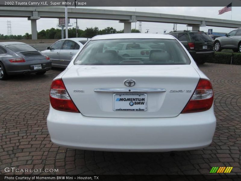 Super White / Taupe 2002 Toyota Camry XLE