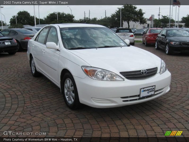 Super White / Taupe 2002 Toyota Camry XLE