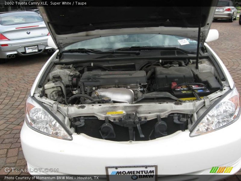 Super White / Taupe 2002 Toyota Camry XLE