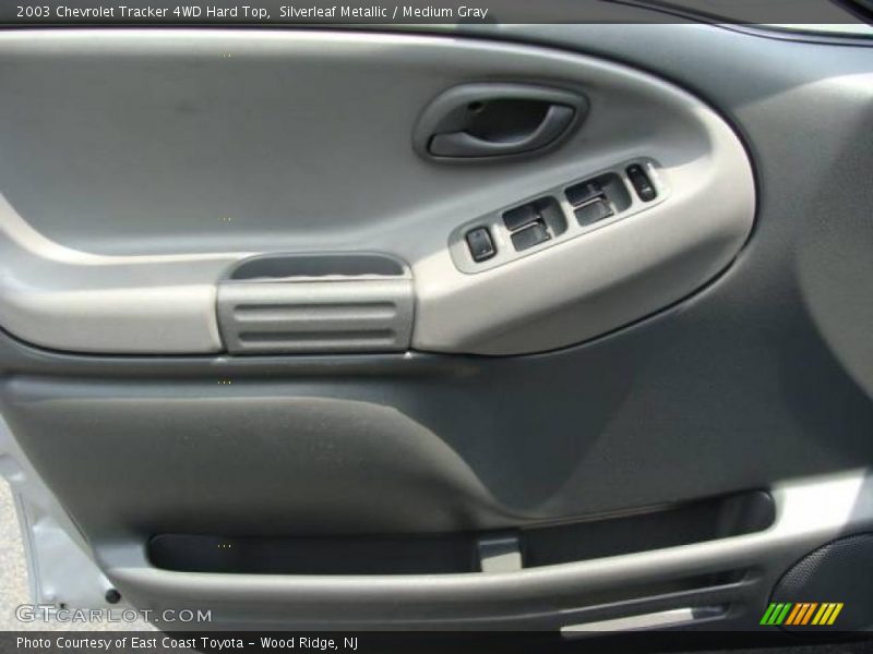 Silverleaf Metallic / Medium Gray 2003 Chevrolet Tracker 4WD Hard Top