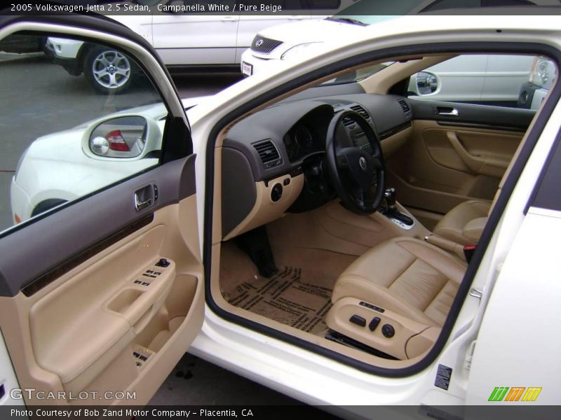 Campanella White / Pure Beige 2005 Volkswagen Jetta 2.5 Sedan